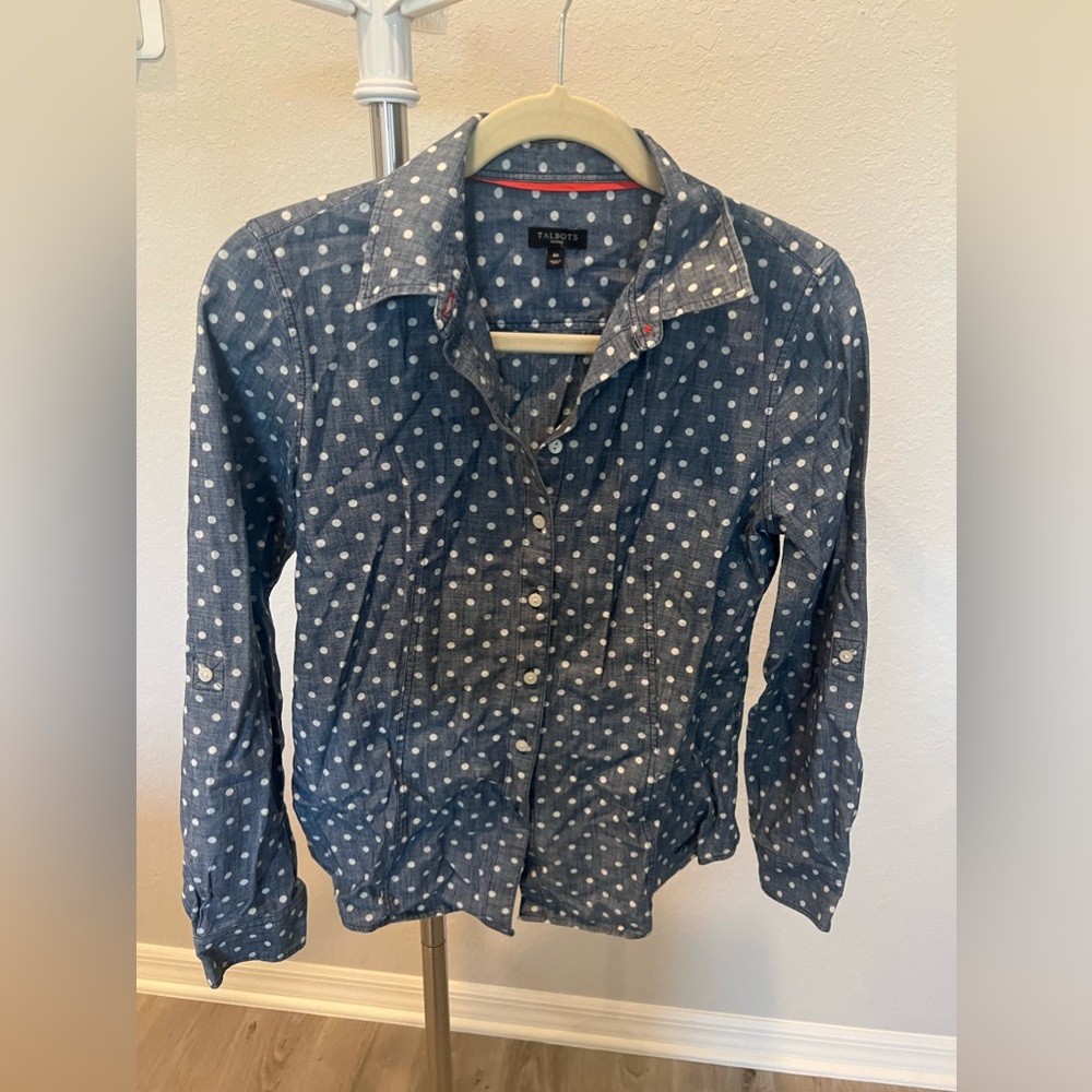 Talbots Women's Chambray Button down long sleeve Blue& white
Polka Dot